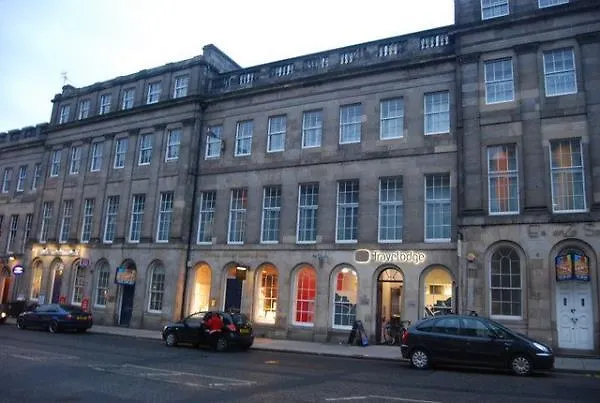 Travelodge Edinburgh Central Waterloo Place 2*,