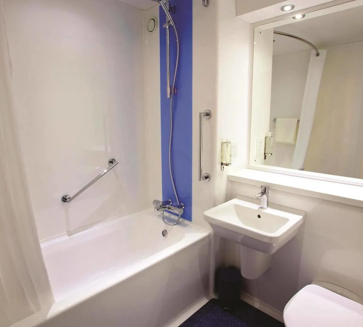 Travelodge Edinburgh Central Waterloo Place Hotel