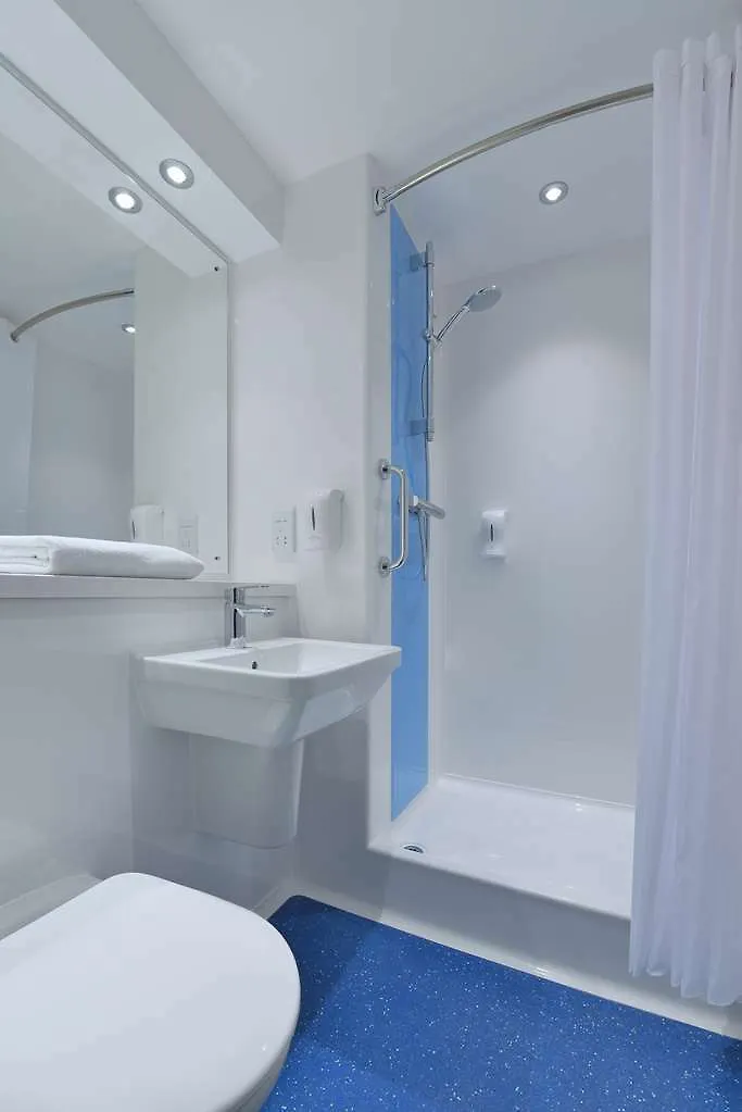 Travelodge Edinburgh Central Waterloo Place 2*,