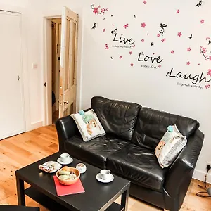Chic & Bright Flat Near Holyrood Park Apartamento