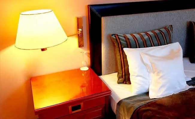 Travelodge Edinburgh Central Waterloo Place Hotel